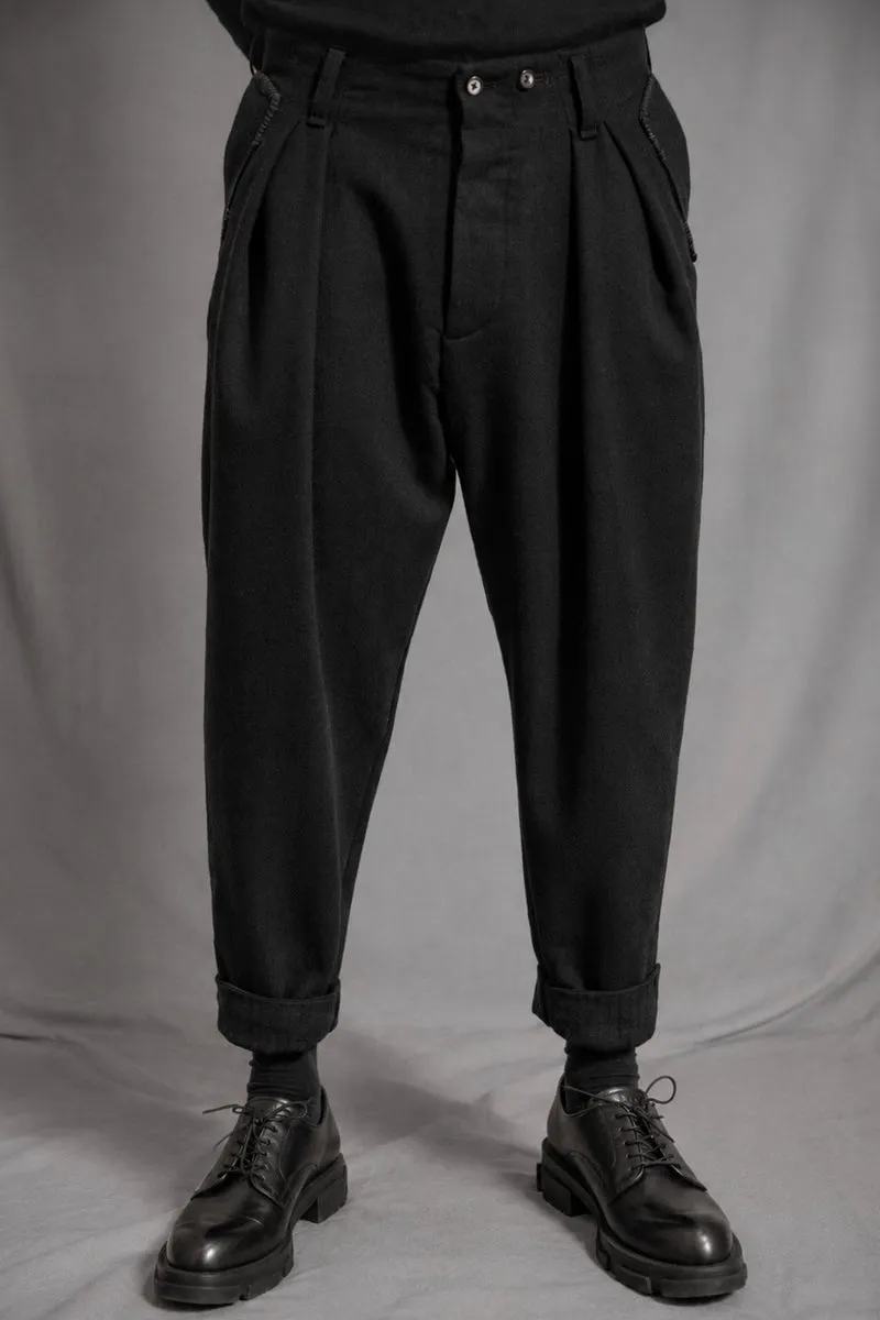 eigensinnig wien | EgoVin | Designer-Wollanzug für Herren mit Tapered-Fit Hose in Schwarz
