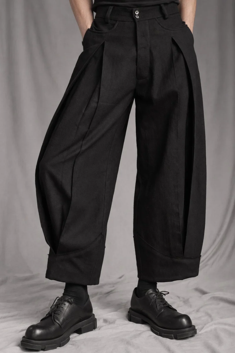 eigensinnig wien | VinFra | Schwarzer Designer-Anzug für Herren mit weiter Bundfaltenhose aus italienischer Wolle