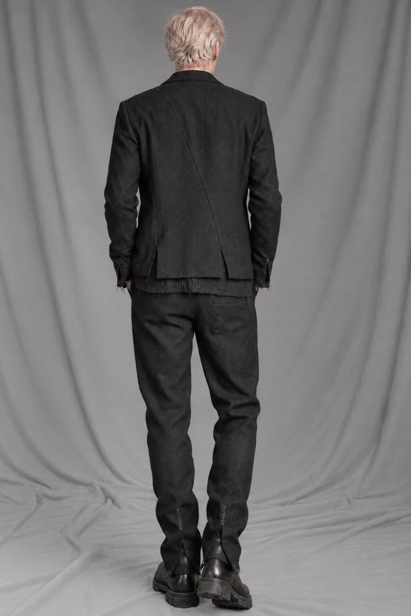 eigensinnig wien | EisVin | Außergewöhnlicher schwarzer Designer-Anzug für Herren mit Slim-Fit Hose aus italienischer Luxuswolle