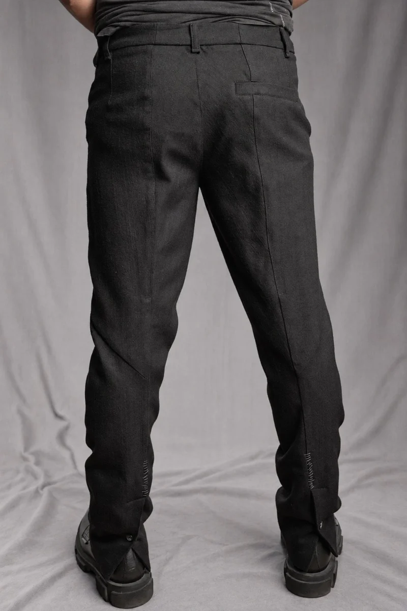 eigensinnig wien | EisVin | Außergewöhnlicher schwarzer Designer-Anzug für Herren mit Slim-Fit Hose aus italienischer Luxuswolle