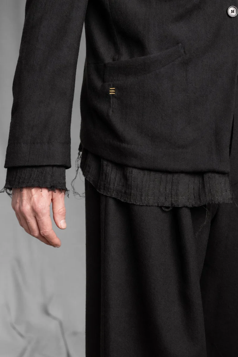 eigensinnig wien | EisVin | Außergewöhnlicher schwarzer Designer-Anzug für Herren mit Slim-Fit Hose aus italienischer Luxuswolle