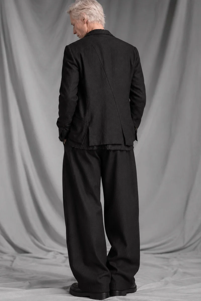 eigensinnig wien | BanVin | Schwarzer Designer Baggy Anzug für Herren aus italienischer Luxuswolle