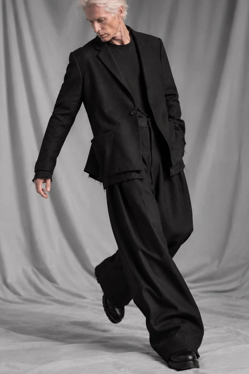 eigensinnig wien | BanVin | Schwarzer Designer Baggy Anzug für Herren aus italienischer Luxuswolle
