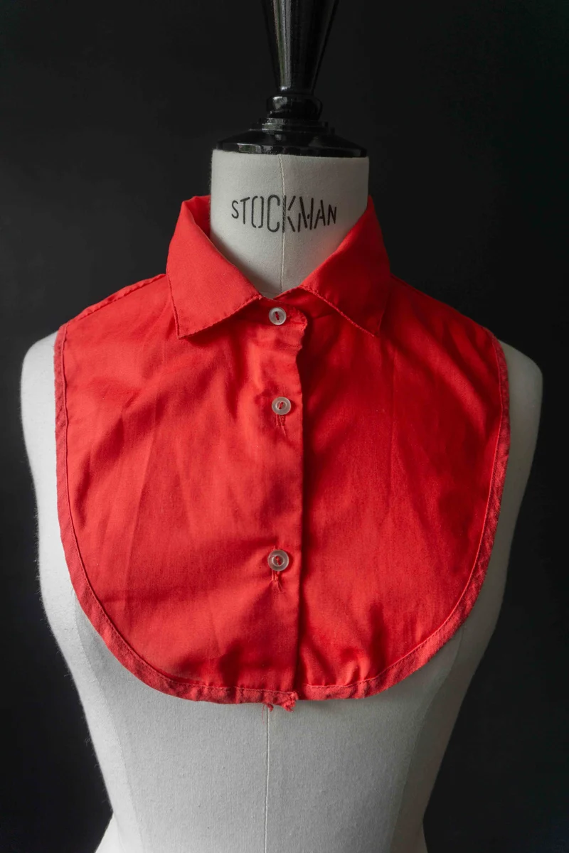 Vintage Kragen Hemdbrust Rot