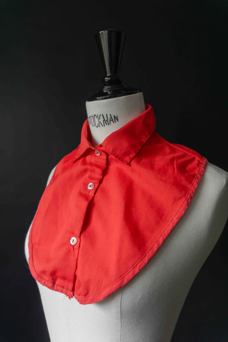Vintage Kragen Hemdbrust Rot