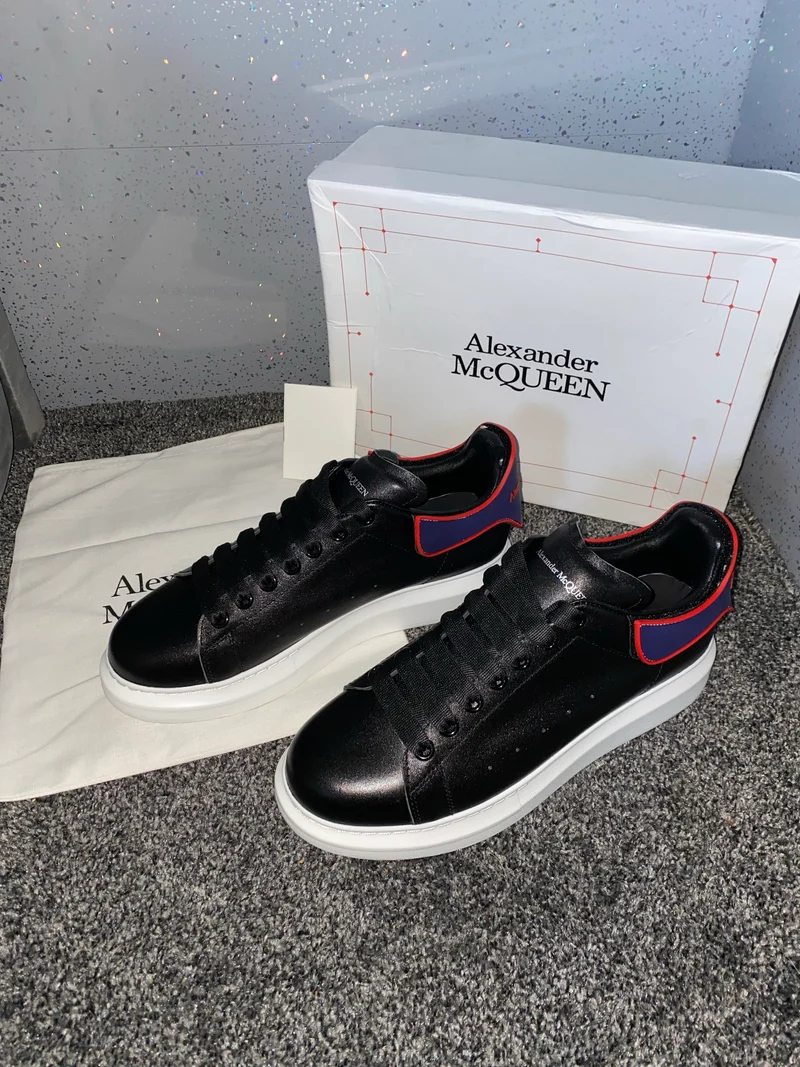 Black Elastic Queens