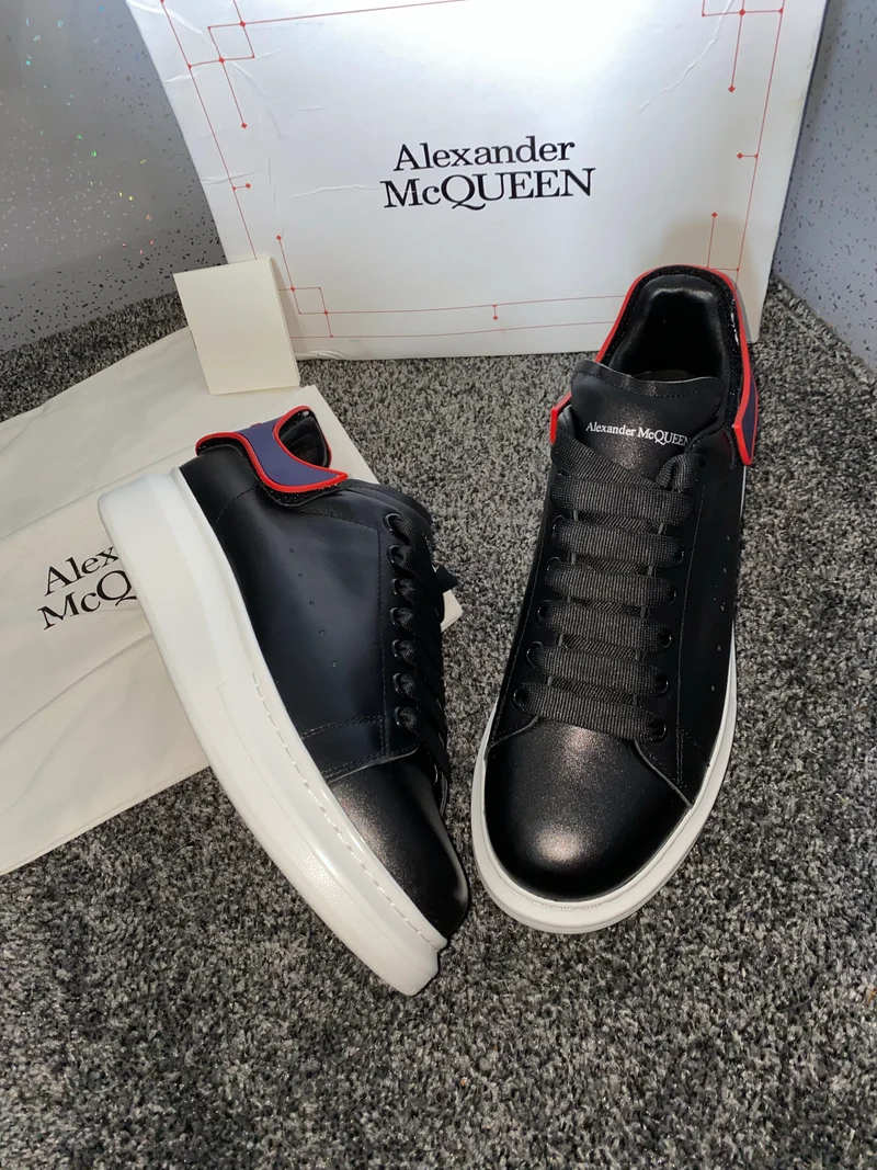 Black Elastic Queens