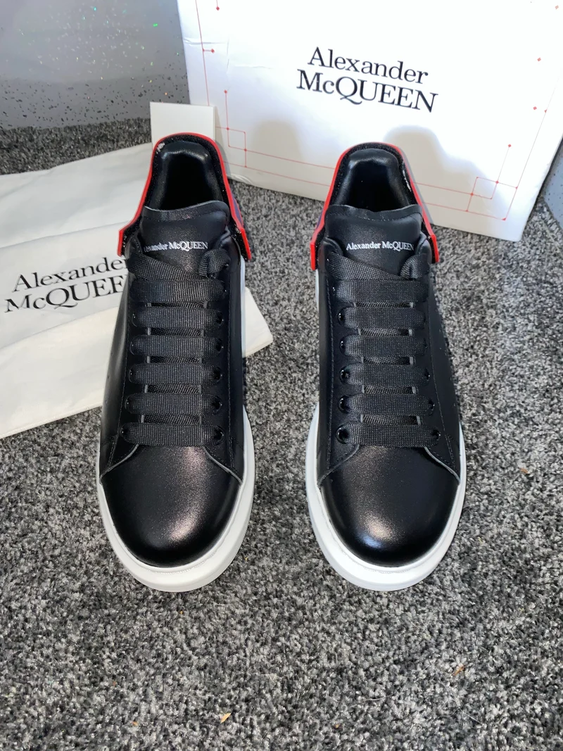 Black Elastic Queens