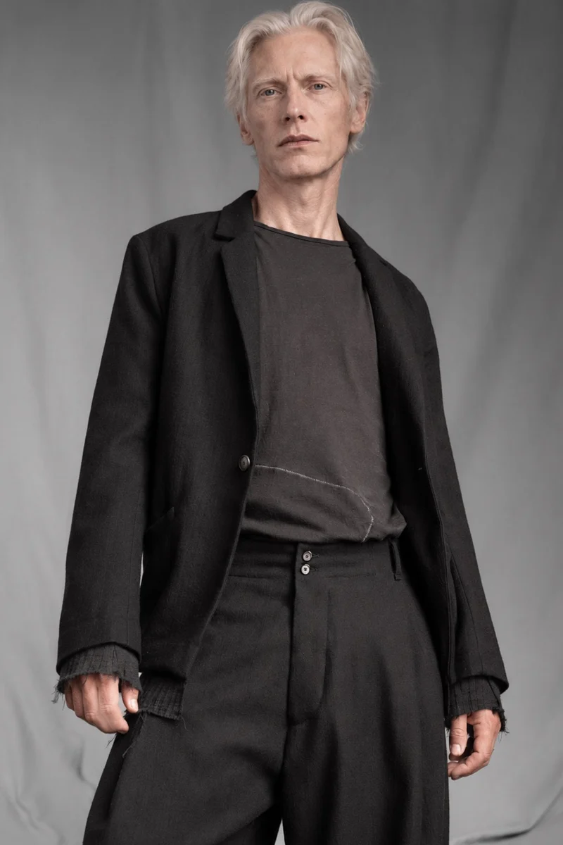 eigensinnig wien | Vincent | Extravagantes schwarzes Designer-Sakko aus italienischer Luxuswolle von Faliero Sarti