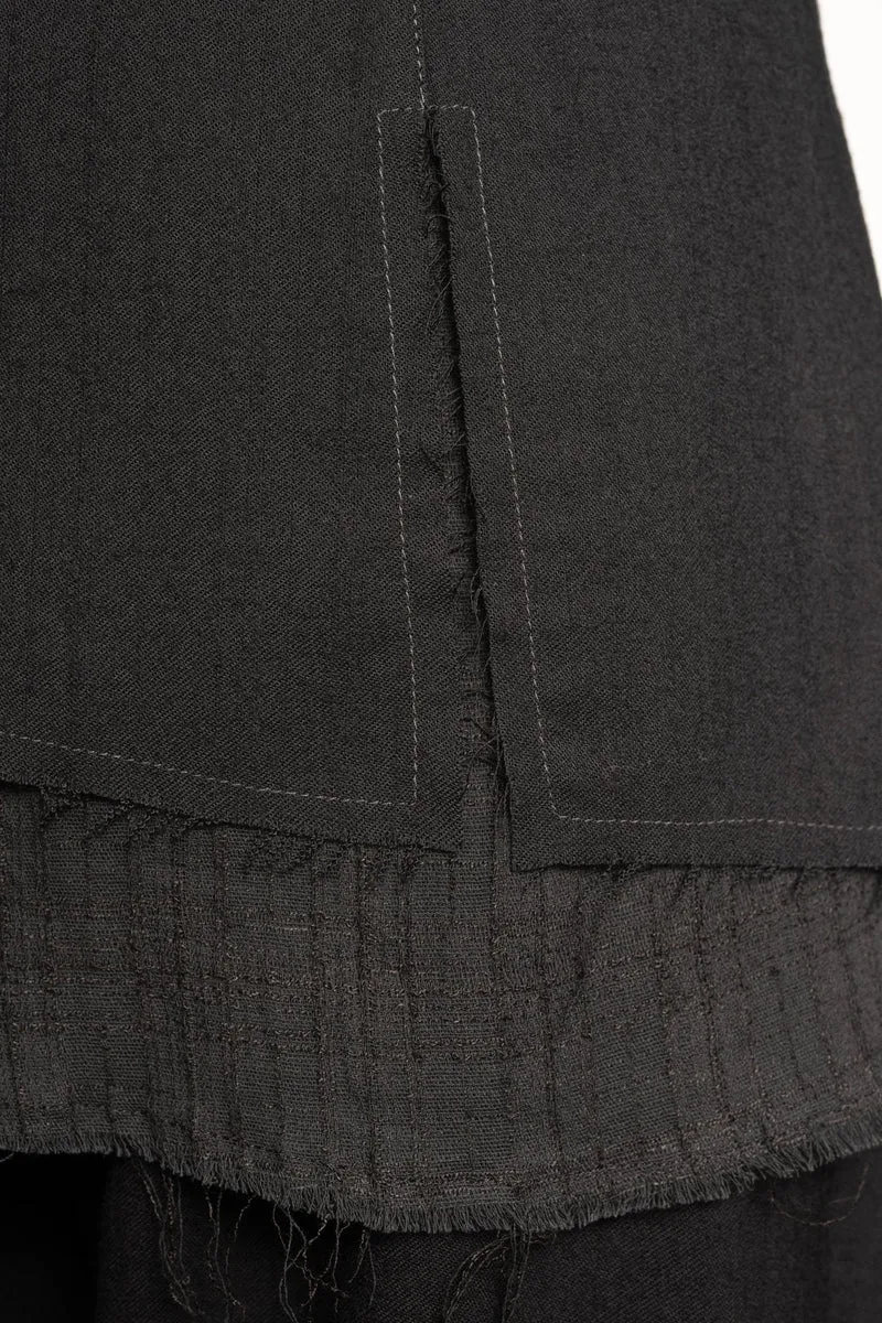 eigensinnig wien | Camus | Asymmetrische schwarze Designer-Jacke für Damen aus italienischer Wolle von Faliero Sarti