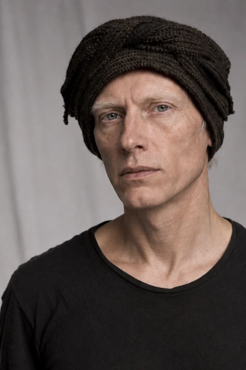 eigensinnig wien | Bracke | Designer-Beanie aus Schurwollmix mit braunem Streifenmuster