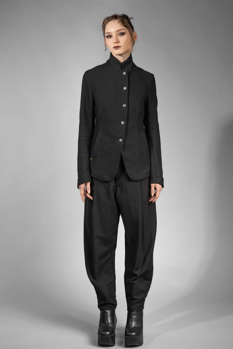 eigensinnig wien | ChiCar | Schwarzer Designer Damen-Woll-Anzug mit Baggy Hose
