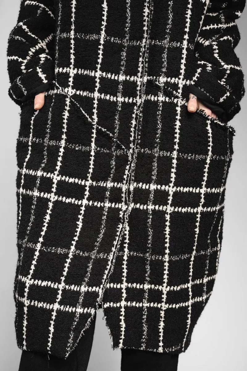 eigensinnig wien | Proust | Extravaganter Oversize Karo-Wintermantel für Damen in Schwarz