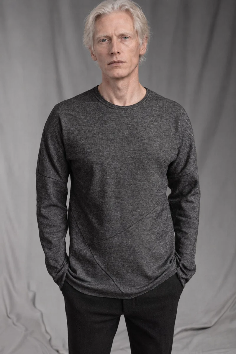 eigensinnig wien | Tolstoi | Avantgardistischer Designerpullover aus meliertem Wollmix-Jersey