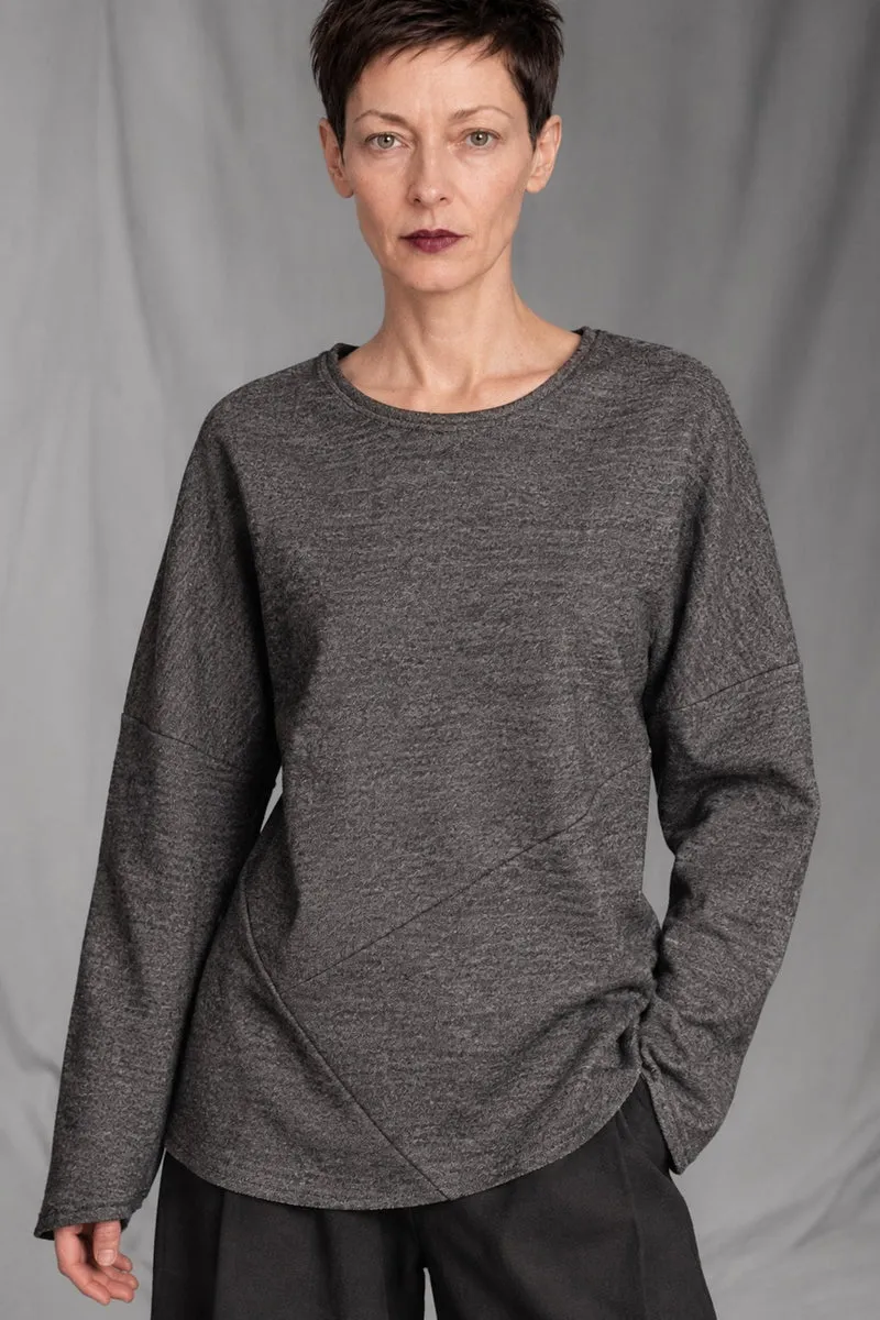 eigensinnig wien | Tolstoi | Avantgardistischer Designerpullover aus meliertem Wollmix-Jersey