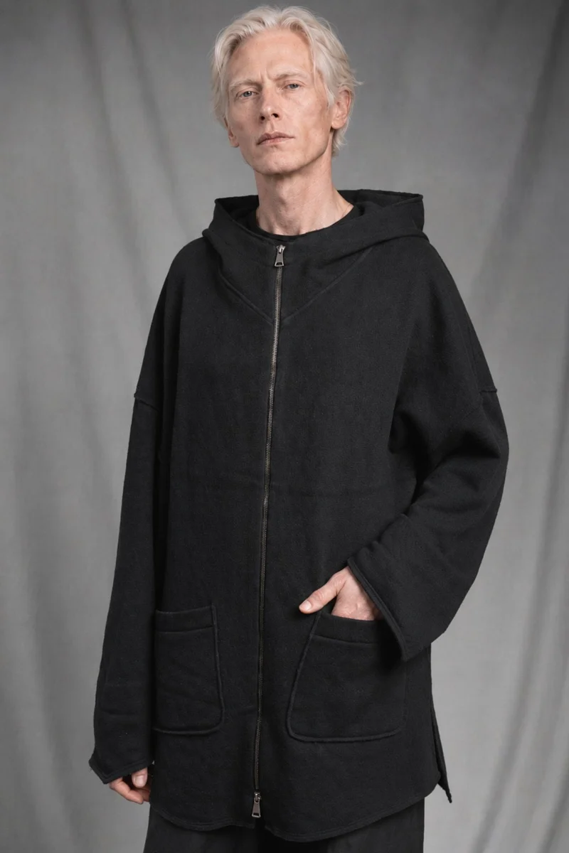 eigensinnig wien | Hades | Schwarzer, hochwertiger Designer-Wollcardigan mit Kapuze im Oversize-Schnitt