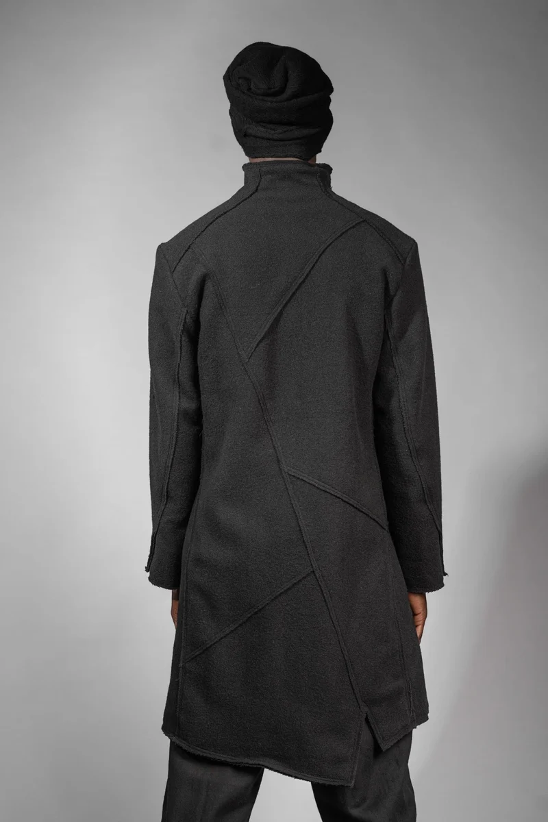 eigensinnig wien | Edgar | Schwarzer Designer Herren-Wollmantel mit Stehkragen für den Winter