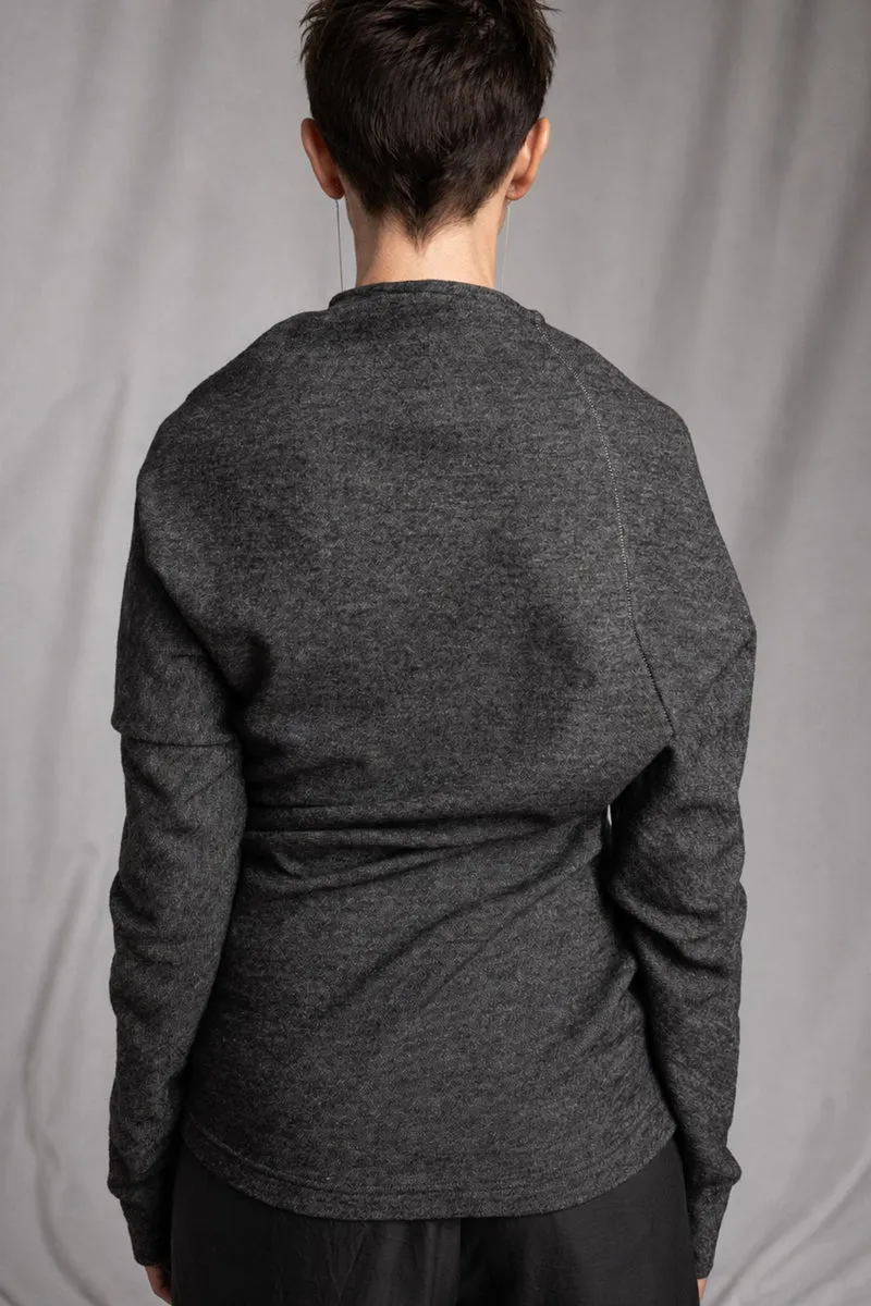 eigensinnig wien | Bridewell | Asymmetrischer Damenpullover aus Wollmix-Jersey