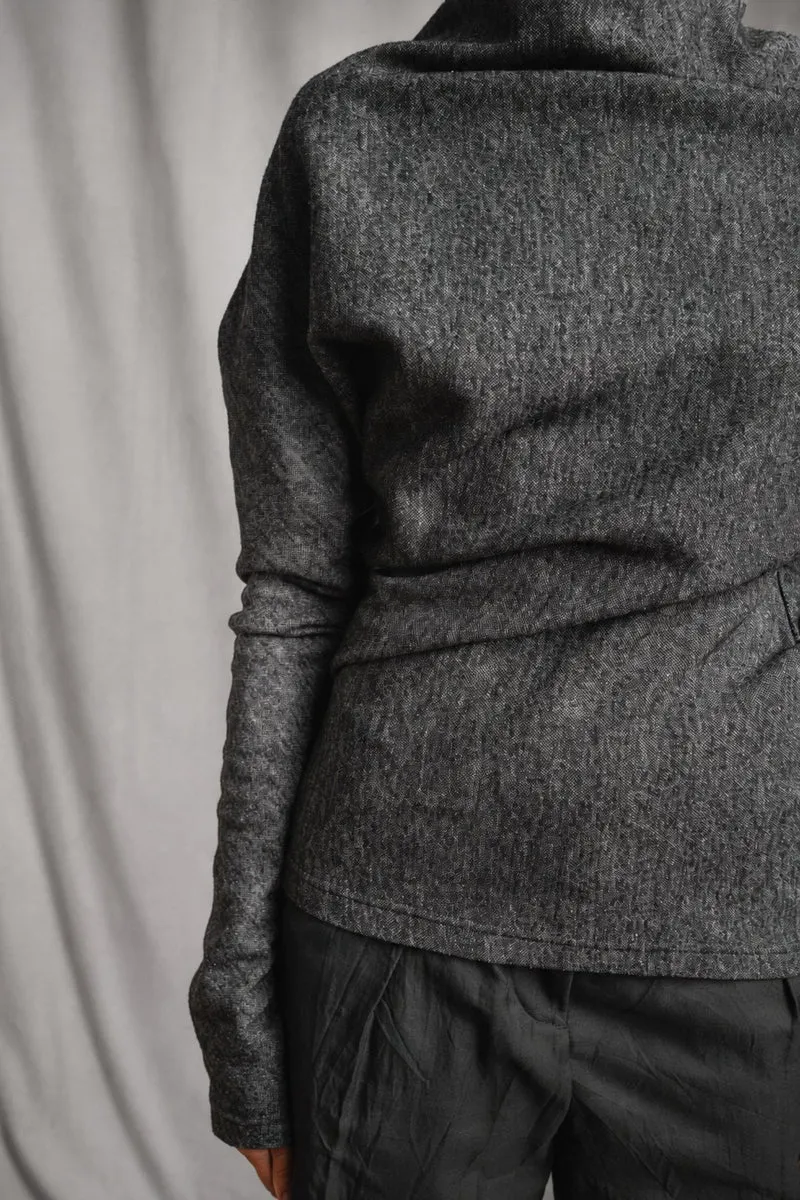 eigensinnig wien | Bridewell | Asymmetrischer Damenpullover aus Wollmix-Jersey