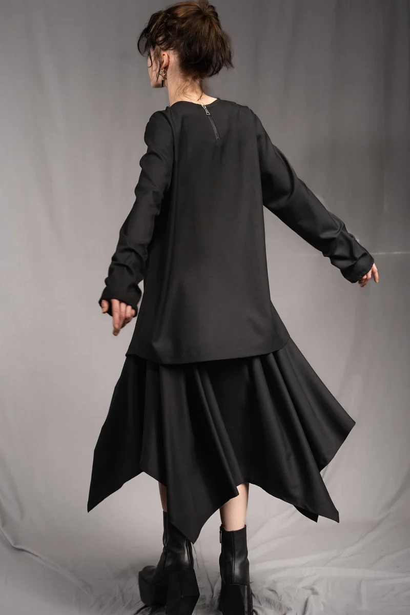 eigensinnig wien | SamBac | Schwarzes Dark-Elegance-Outfit aus Langarmtop und Midirock in Twill-Wolle