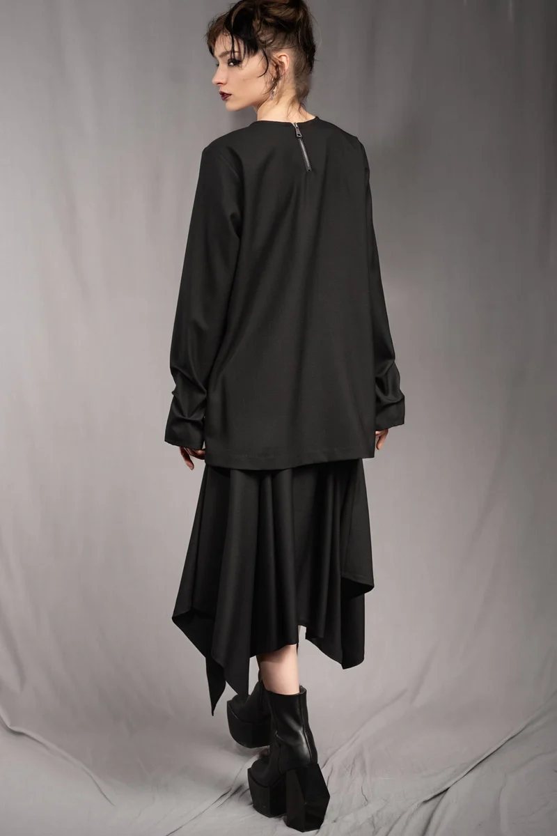 eigensinnig wien | SamBac | Schwarzes Dark-Elegance-Outfit aus Langarmtop und Midirock in Twill-Wolle