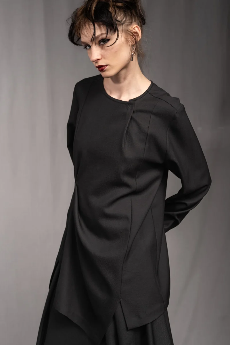 eigensinnig wien | Samain | Asymmetrisches Draped Layered Damen Langarmtop aus exklusiver Twill-Wolle in Schwarz