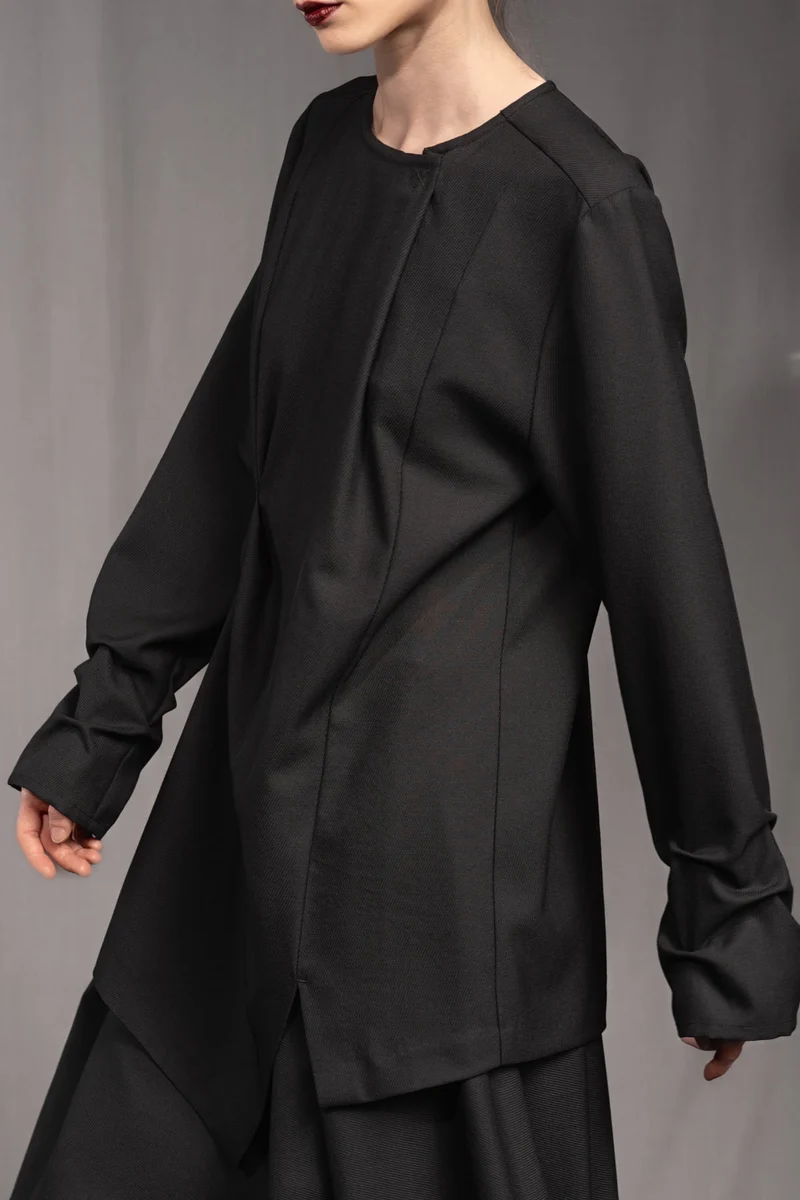 eigensinnig wien | Samain | Asymmetrisches Draped Layered Damen Langarmtop aus exklusiver Twill-Wolle in Schwarz