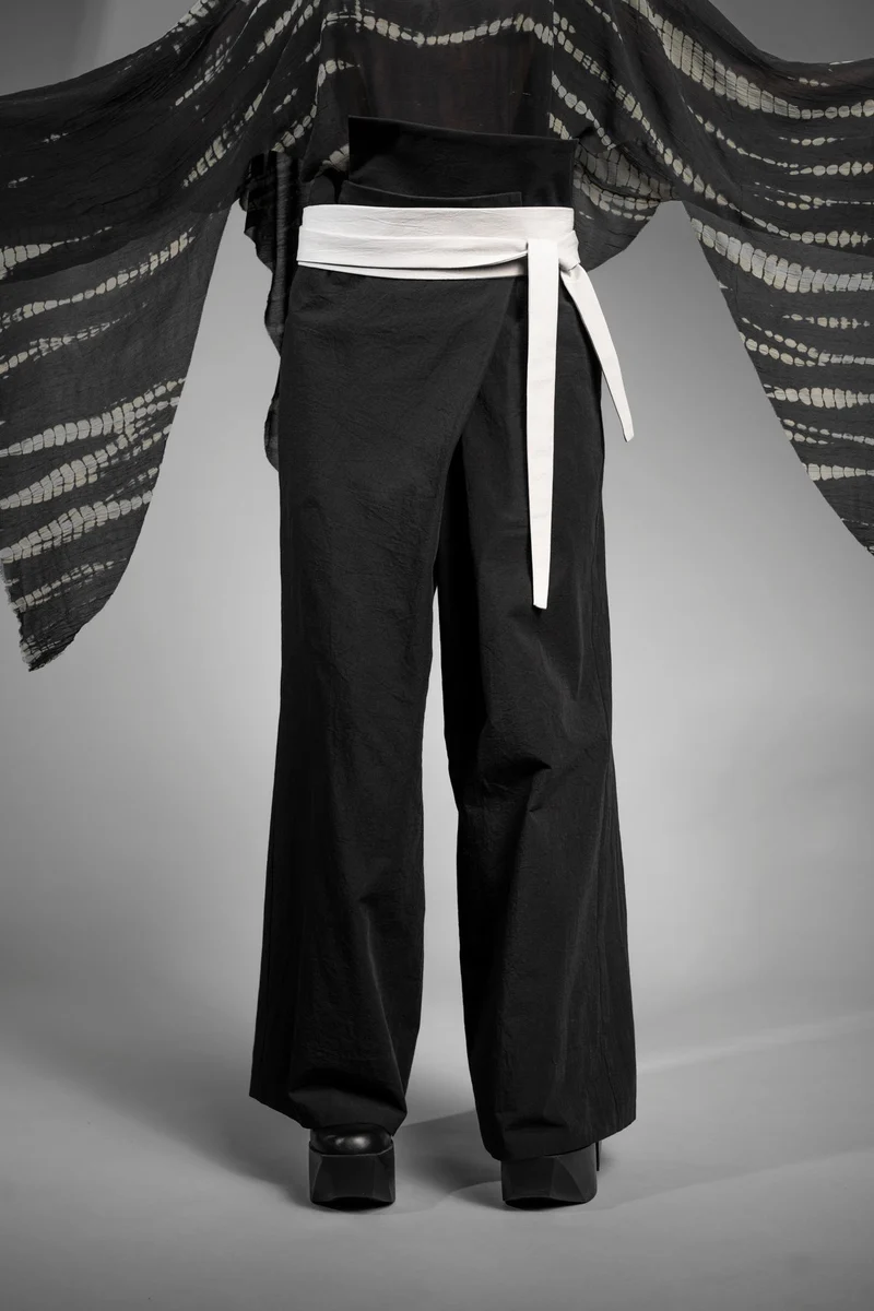 eigensinnig wien | Fea | Breiter Wickelgürtel aus japanischer Baumwolle in Hellgrau