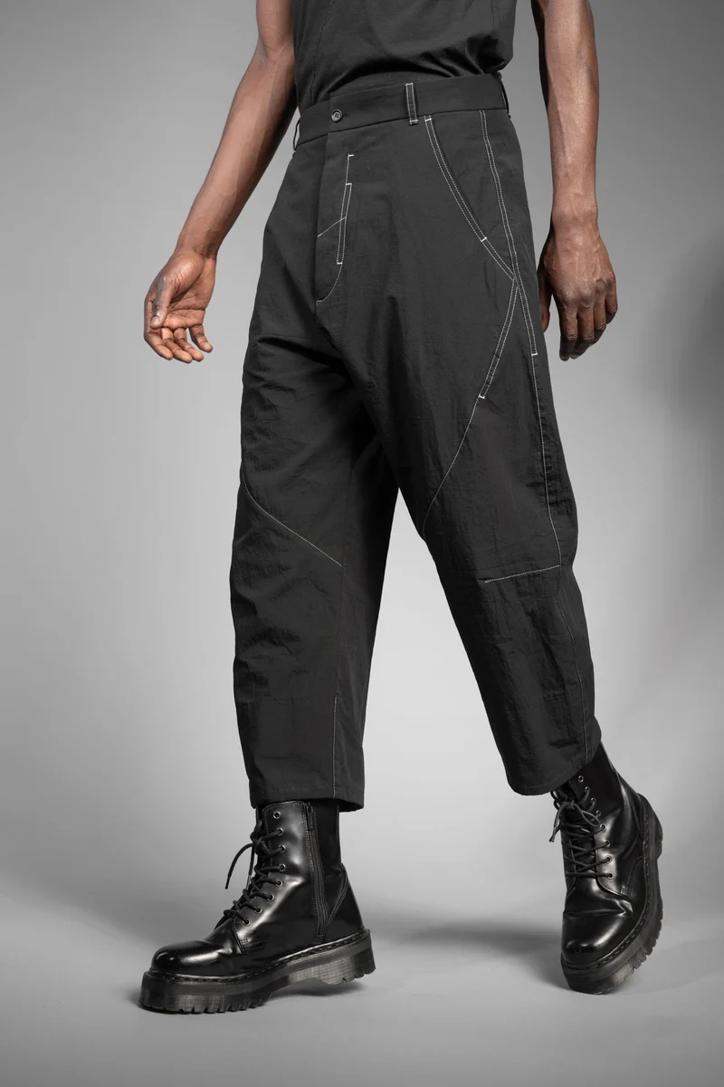 eigensinnig wien | ArgQua | Designer Anzug mit Baggy Hose für Herren aus schwarzer japanischer Baumwolle