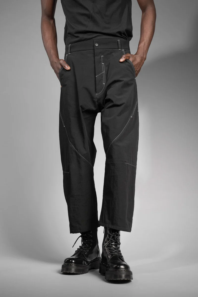 eigensinnig wien | ArgQua | Designer Anzug mit Baggy Hose für Herren aus schwarzer japanischer Baumwolle