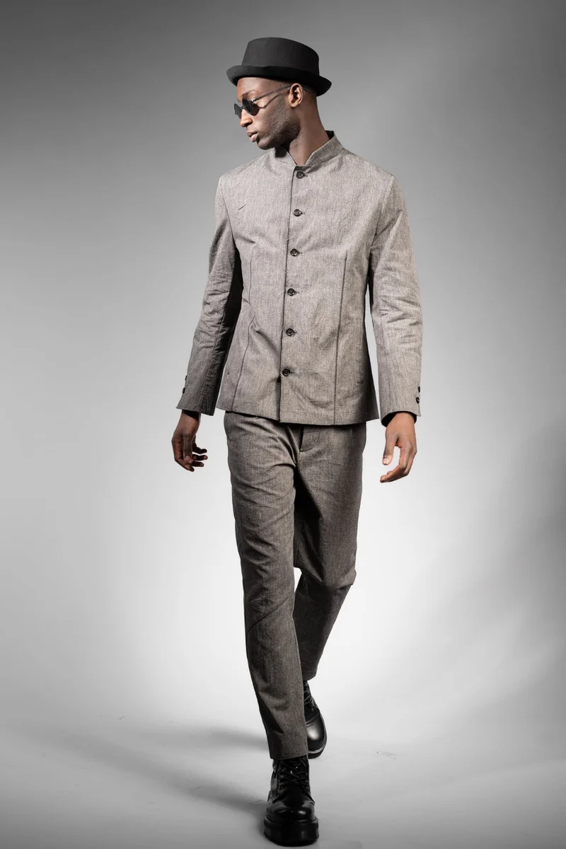 eigensinnig wien | MisMei | Herren Designer Anzug aus ungewöhnlicher japanischer Baumwolle in Grau