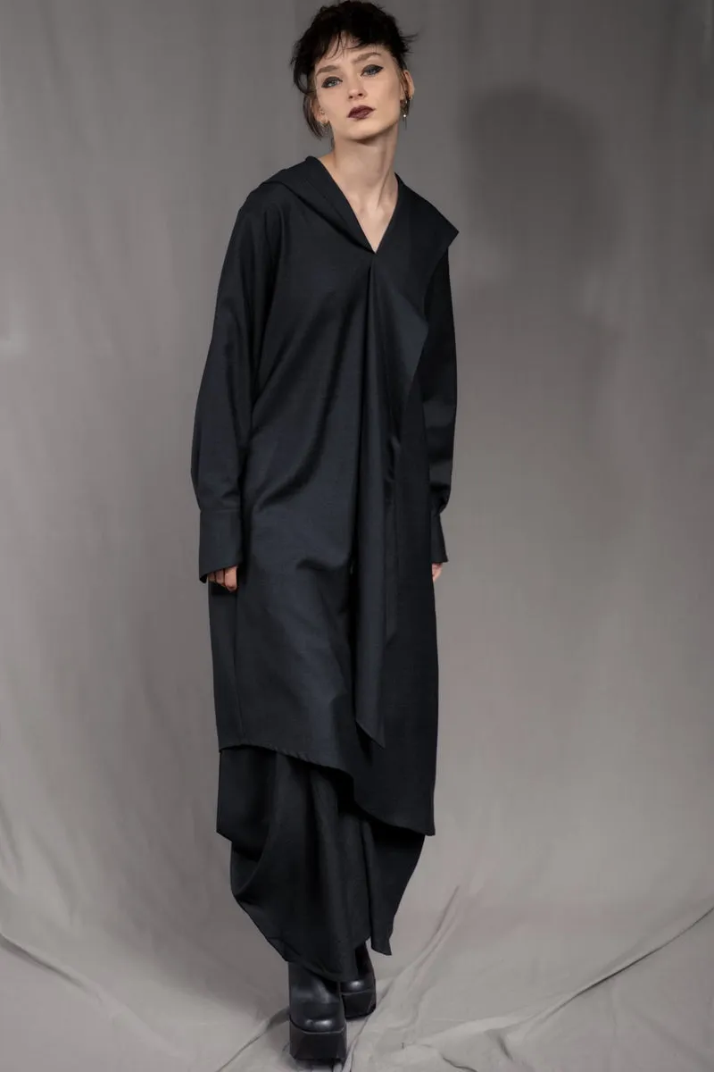 eigensinnig wien | AveRüb | Nachtblauer Designer-Zweiteiler mit Hooded Gown aus Seide/Wolle