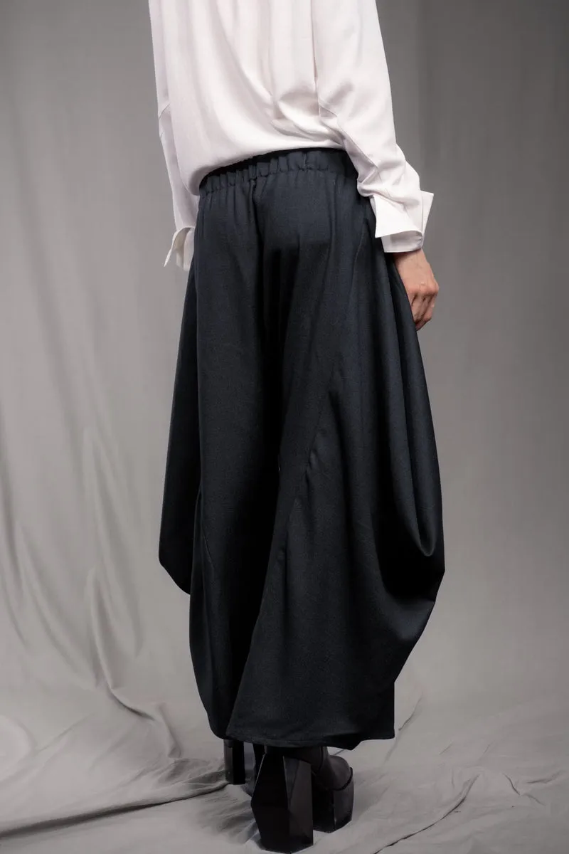 eigensinnig wien | AveRüb | Nachtblauer Designer-Zweiteiler mit Hooded Gown aus Seide/Wolle