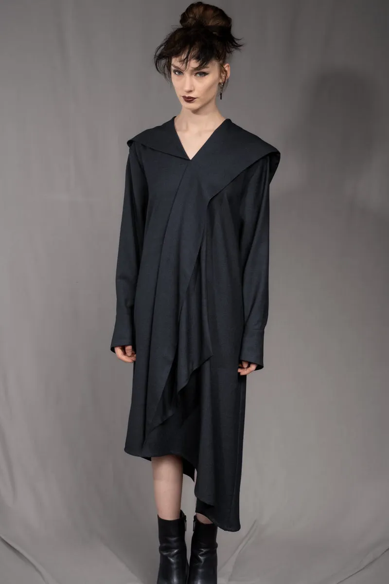 eigensinnig wien | AveRüb | Nachtblauer Designer-Zweiteiler mit Hooded Gown aus Seide/Wolle
