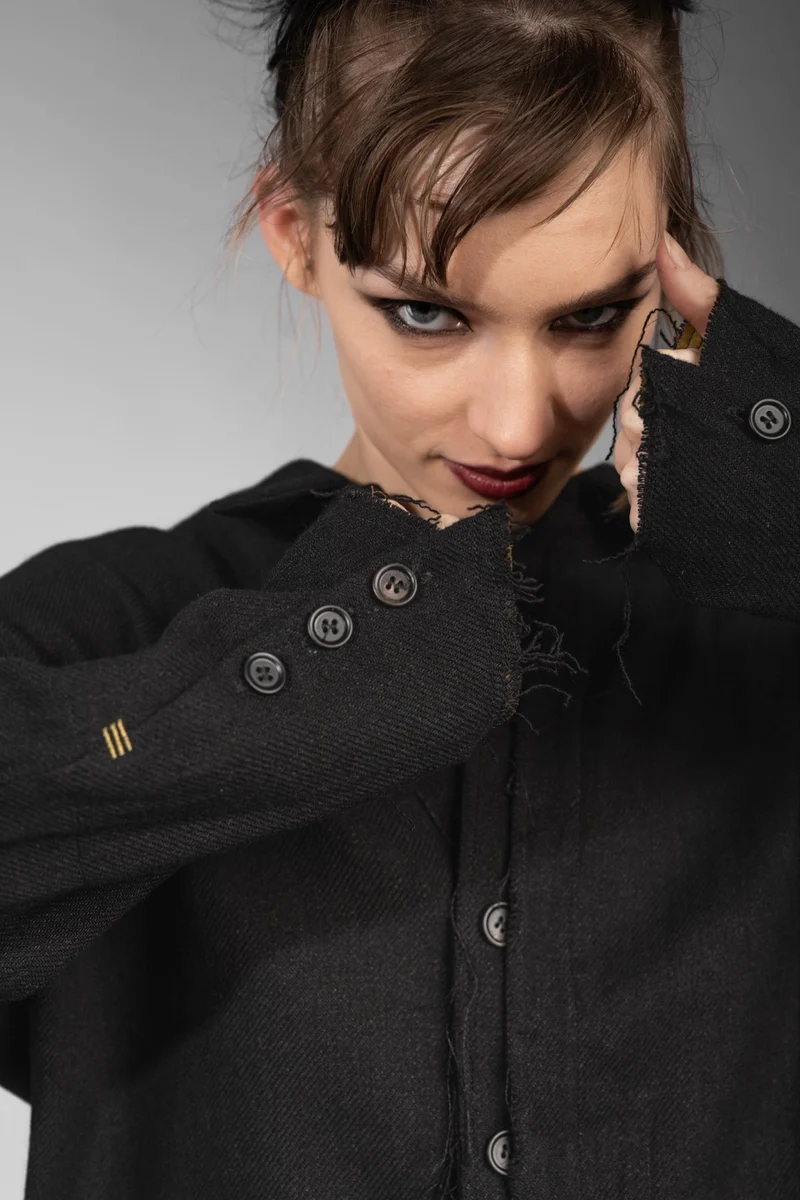 eigensinnig wien | Thoreau | Außergewöhnliches, schwarzes Designer Overshirt aus Wolle-Leinen-Mix