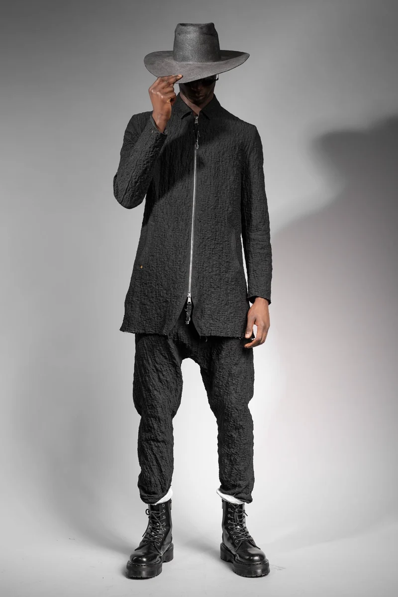 eigensinnig wien | MonRoq | Extravaganter, schwarzer Herren Designer Anzug mit Drop Crotch Pants aus japanischer Baumwolle