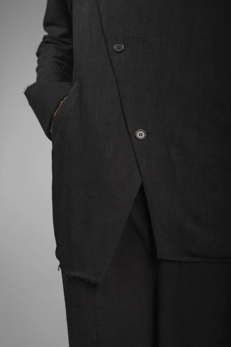 eigensinnig wien | Edward | Asymmetrische Avantgarde-Jacke für Herren aus Leinen in Schwarz