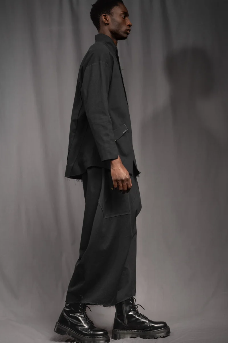 eigensinnig wien | KolTua | Oversize Designeranzug aus leichter Baumwolle in Schwarz
