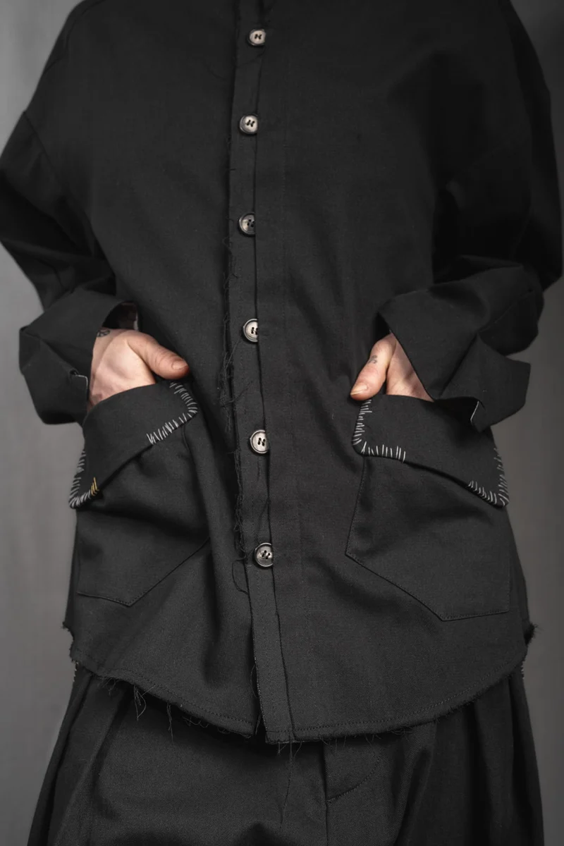 eigensinnig wien | KolTua | Oversize Designeranzug aus leichter Baumwolle in Schwarz
