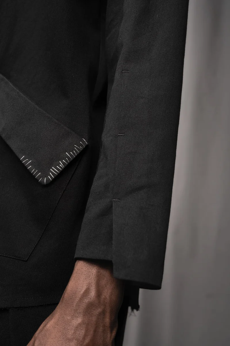 eigensinnig wien | KolTua | Oversize Designeranzug aus leichter Baumwolle in Schwarz