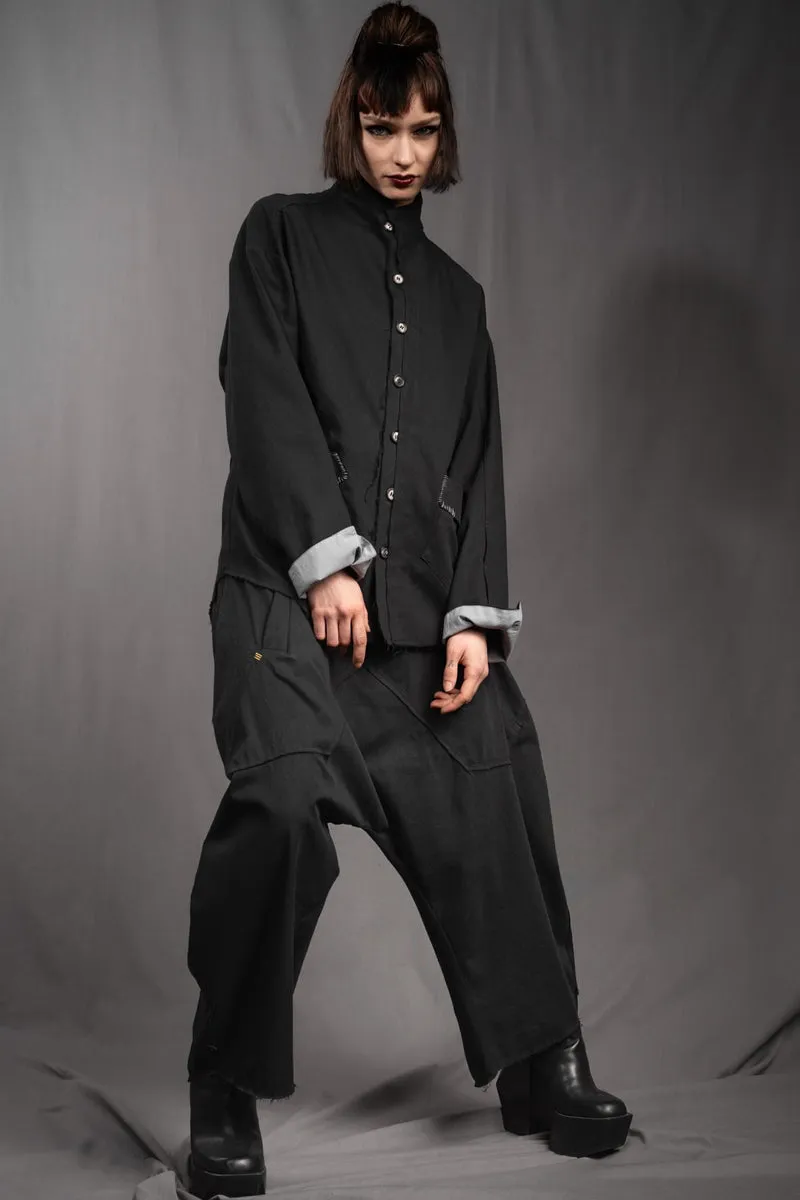 eigensinnig wien | KolTua | Oversize Designeranzug aus leichter Baumwolle in Schwarz