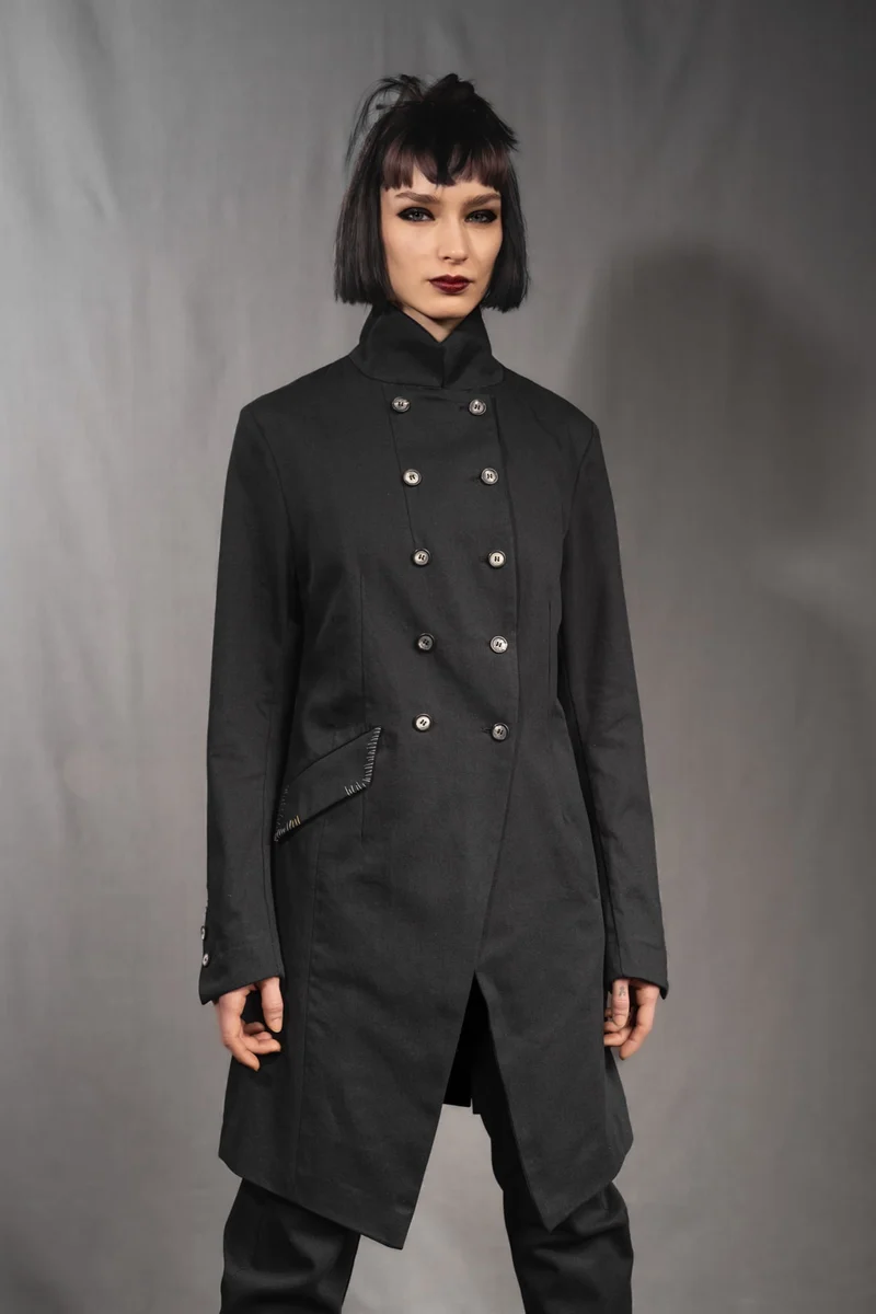 eigensinnig wien | YlaStr | Schwarzer Avantgarde Designeranzug für Damen mit weiter Bundfaltenhose aus Baumwolle