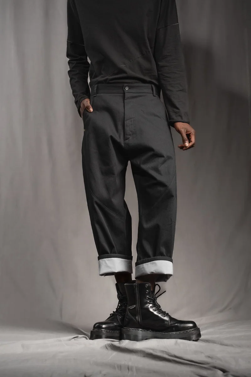 eigensinnig wien | KolQua | Schwarzer Baggy Pants Anzug aus leichter Baumwolle