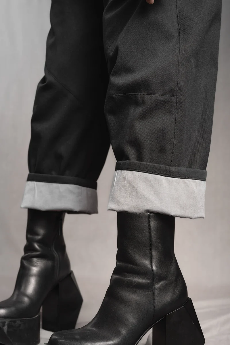 eigensinnig wien | KolQua | Schwarzer Baggy Pants Anzug aus leichter Baumwolle