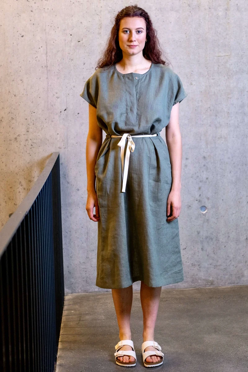 No73 Kleid Kieras mit Patte und Taschen