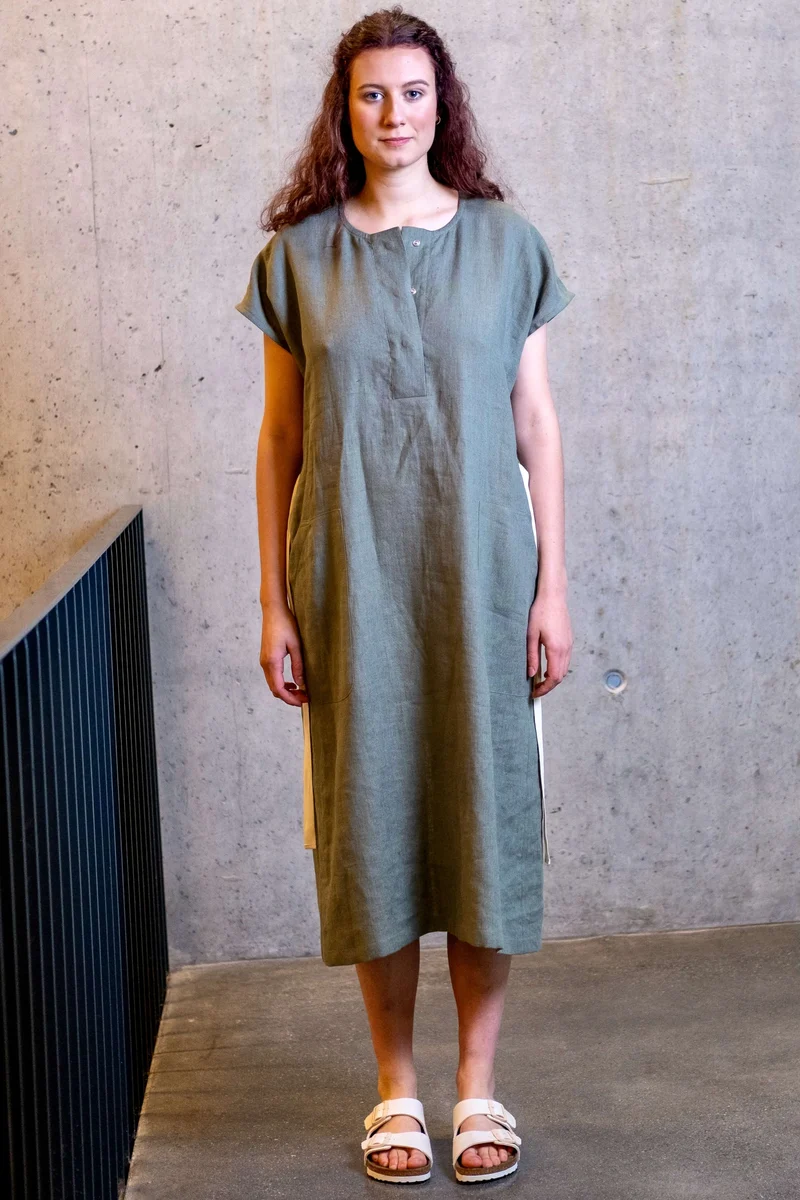 No73 Kleid Kieras mit Patte und Taschen