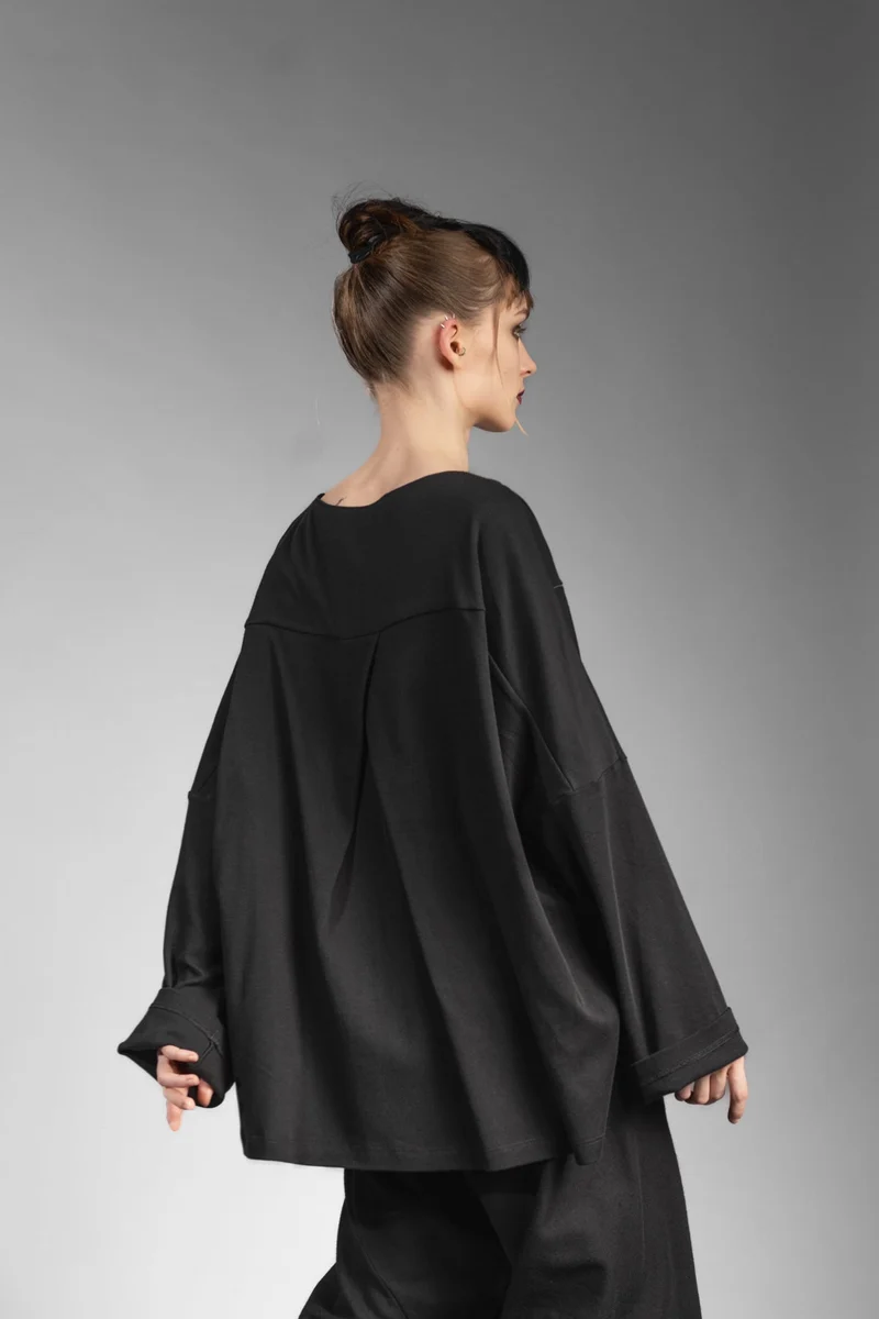 eigensinnig wien | Rosa | Extravaganter Designer Oversize Pullover in Schwarz