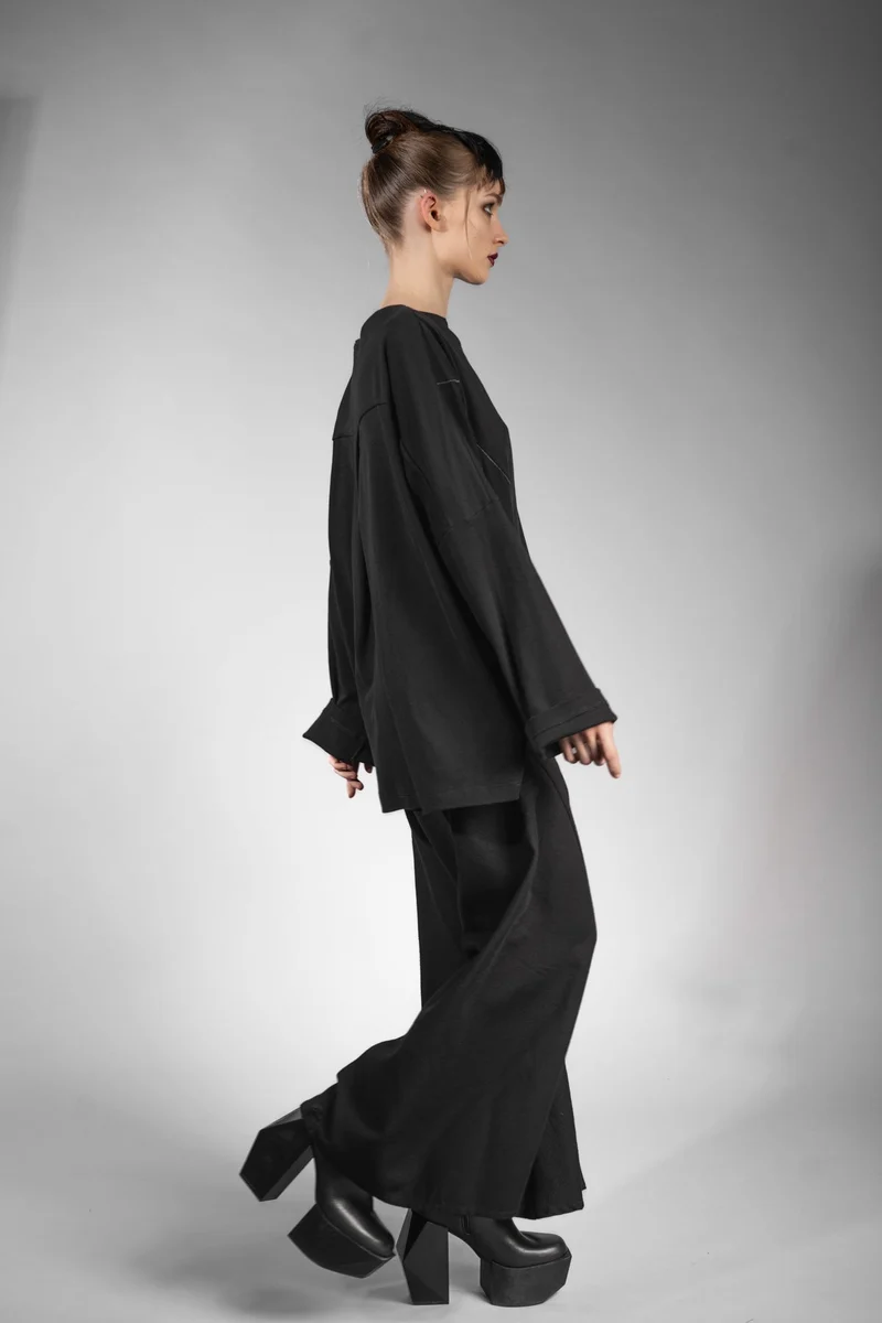eigensinnig wien | Rosa | Extravaganter Designer Oversize Pullover in Schwarz