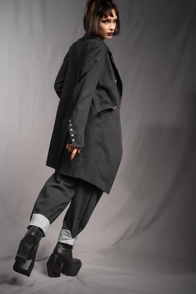 eigensinnig wien | YlaEgo | Extravaganter Designer-Zweiteiler mit Gehrock und Bundfaltenhose