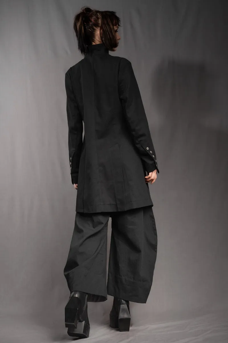 eigensinnig wien | YlaNin | Designer Damenanzug mit Barrel-Leg Hose aus leichter Baumwolle